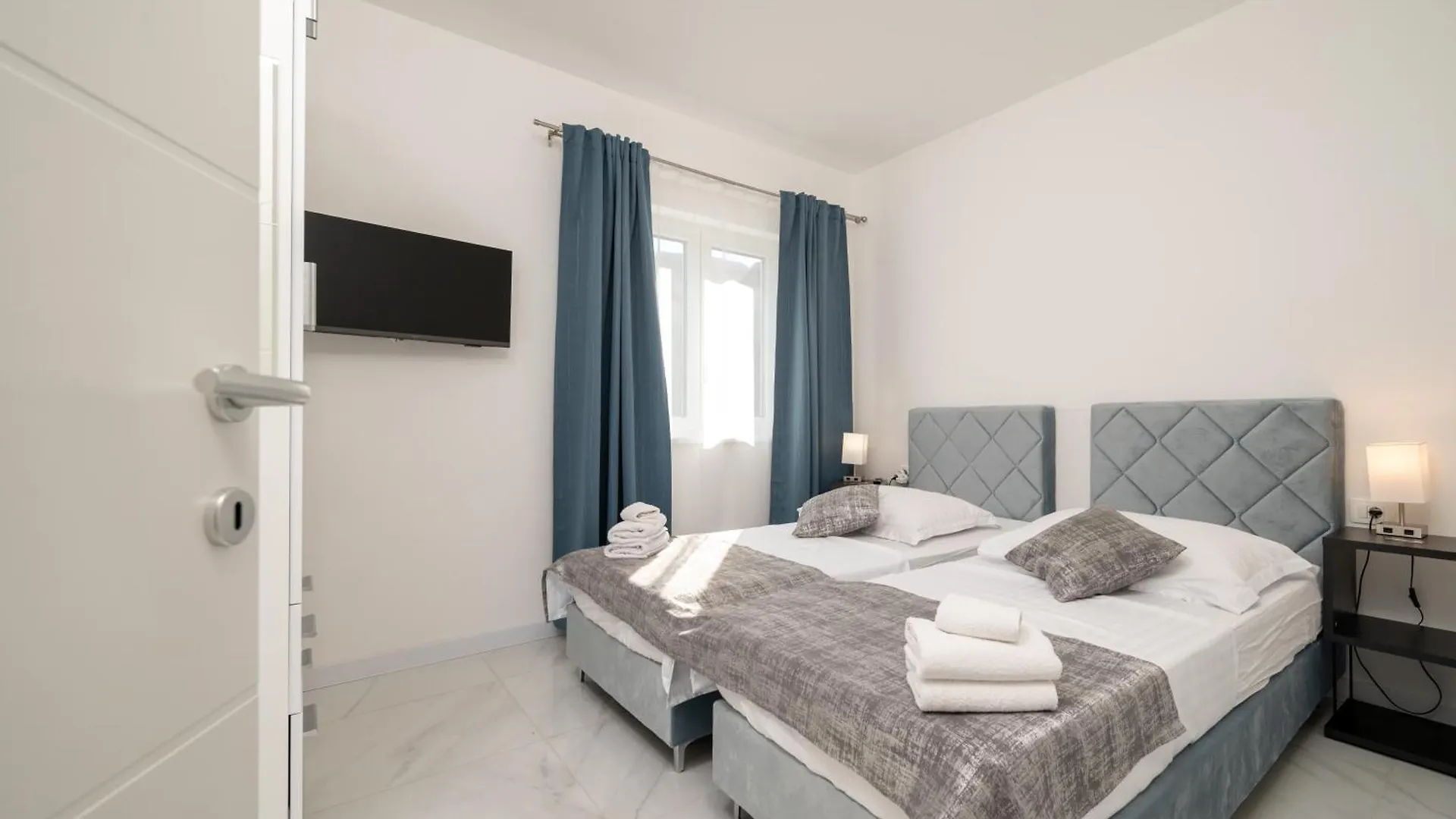 Apartments Filipo Trogir 0*,